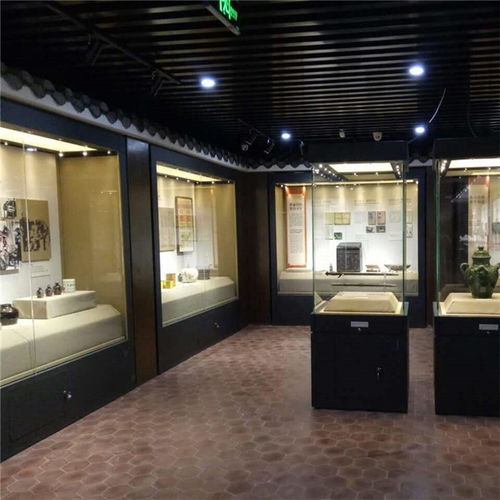 鑄造品牌之美 隆城展示精品展柜的設計與制作藝術